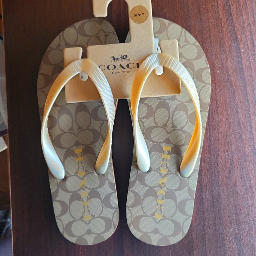 Coach flip flop sandals size 7 new